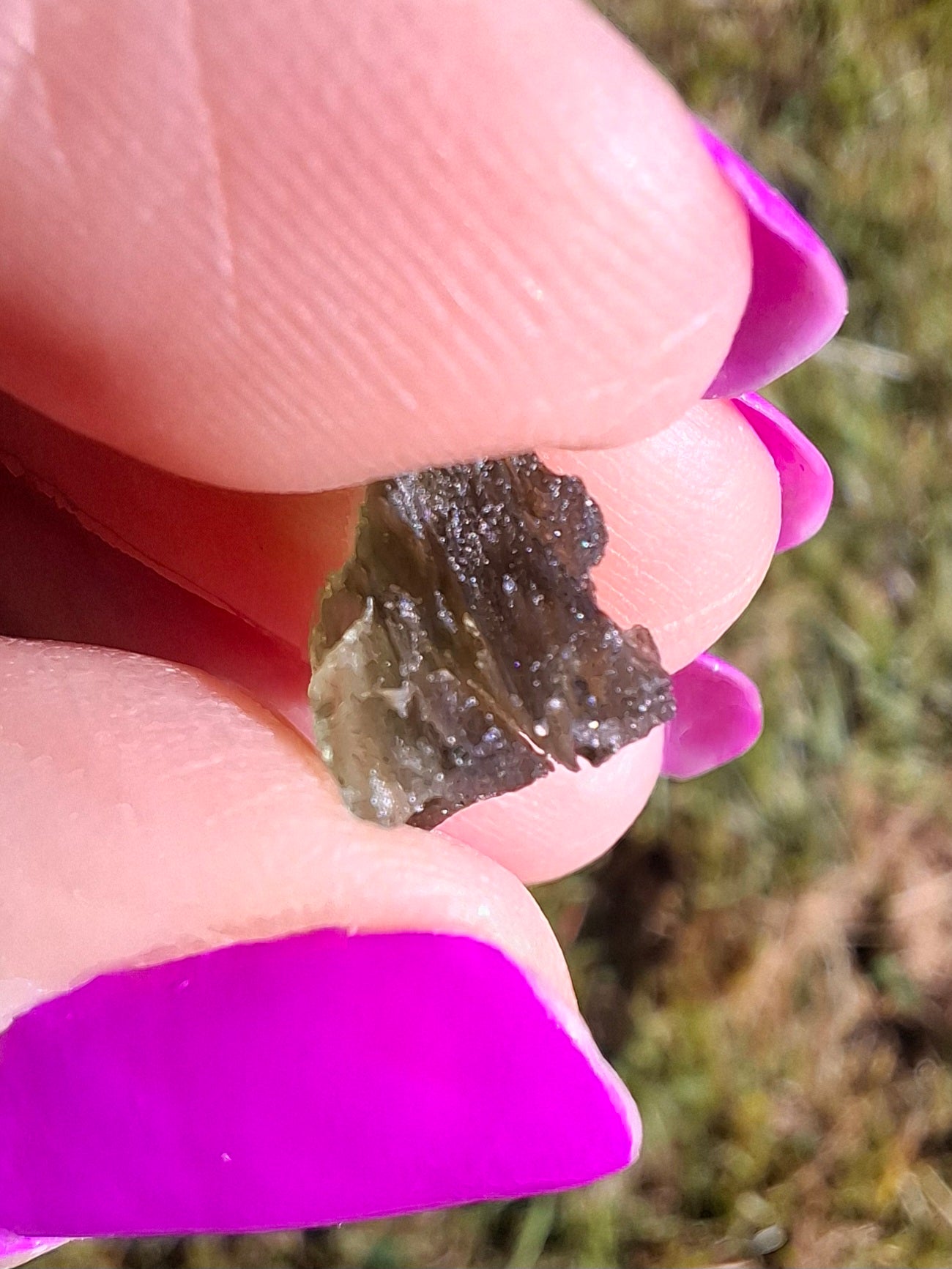Moldavite Piece, 0.84g, Tektite (Ref: 1445)