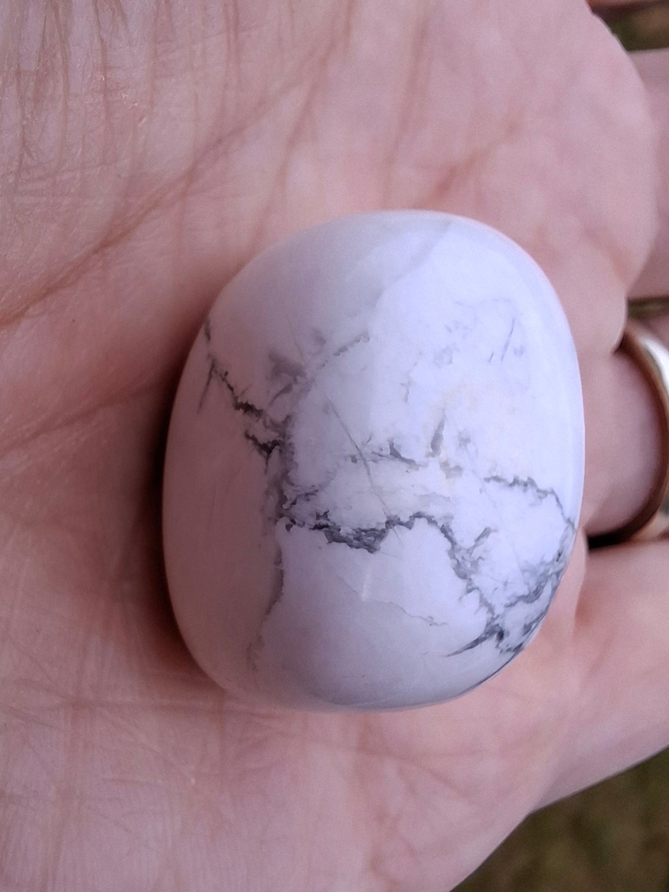 Howlite, Tumble Stone, Crystal (Ref: T35)