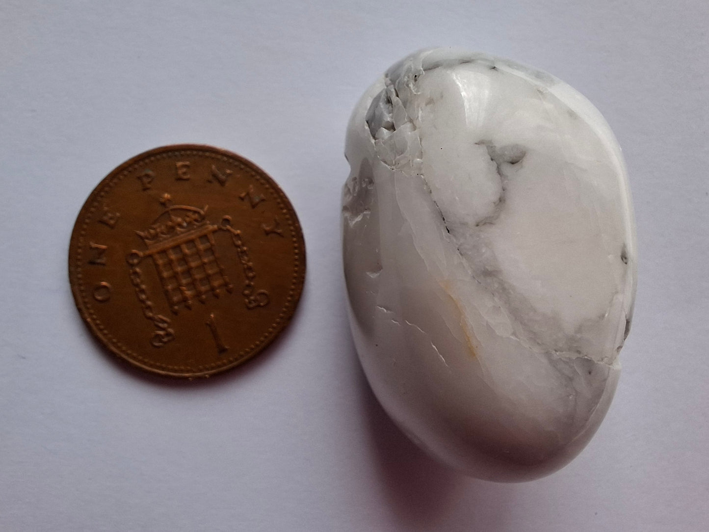 Howlite, Tumble Stone, Crystal (Ref: T41)