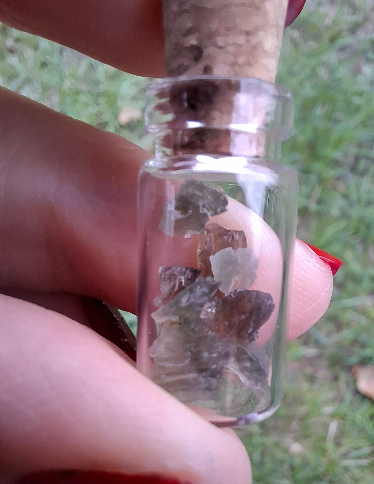Moldavite Chips (0.50g) in 1ml Bottle, Tektite (Ref: B21)