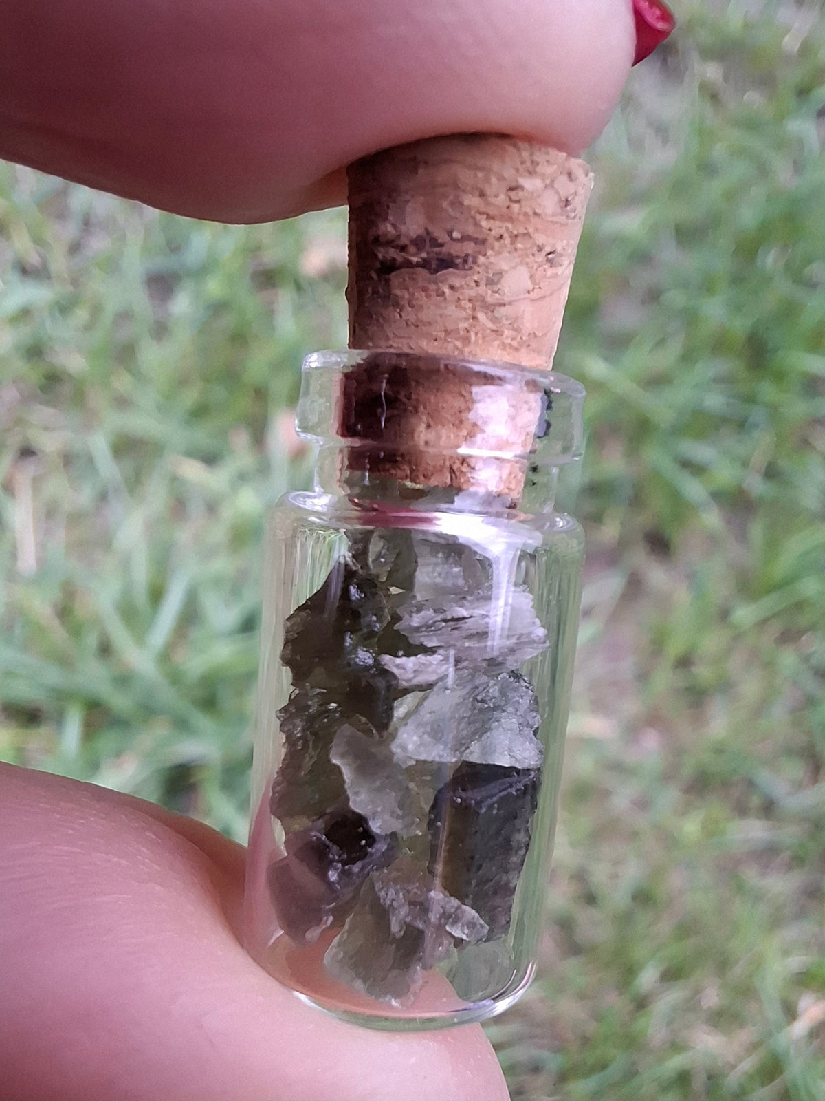 Moldavite Chips (1.00g) in 1ml Bottle, Tektite (Ref: B34)