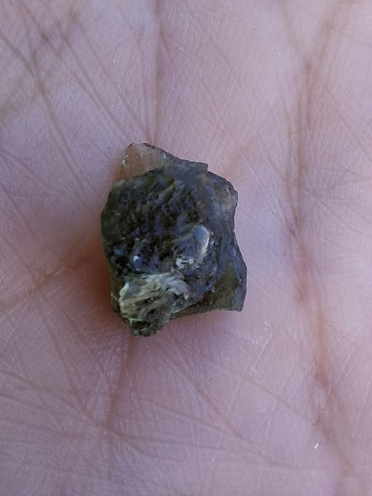 Moldavite Piece, 0.84g, Tektite (Ref: 1445)