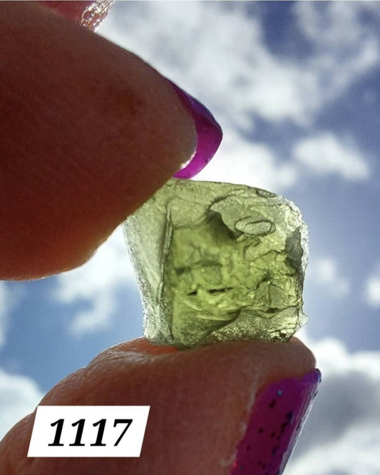 Moldavite Piece, 0.82g, Tektite (Ref: 1117)
