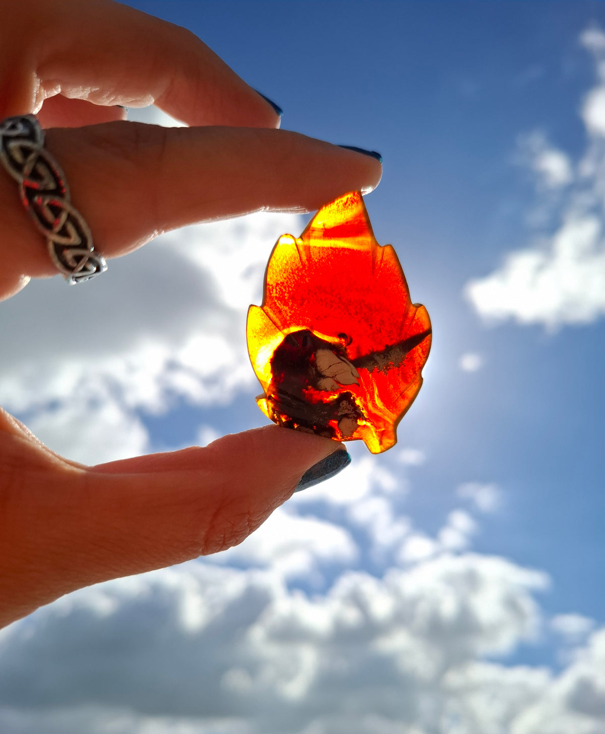 Red Amber Leaf Carving, 7.42g, Fossil (Ref: Leaf13)