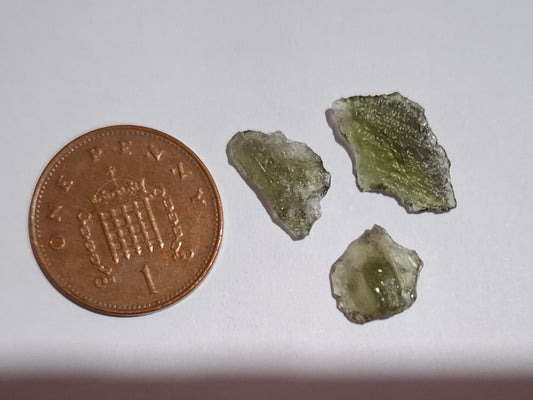 Moldavite chip Bundle, 1g, 3 pcs, Tektite (Ref: MB31)