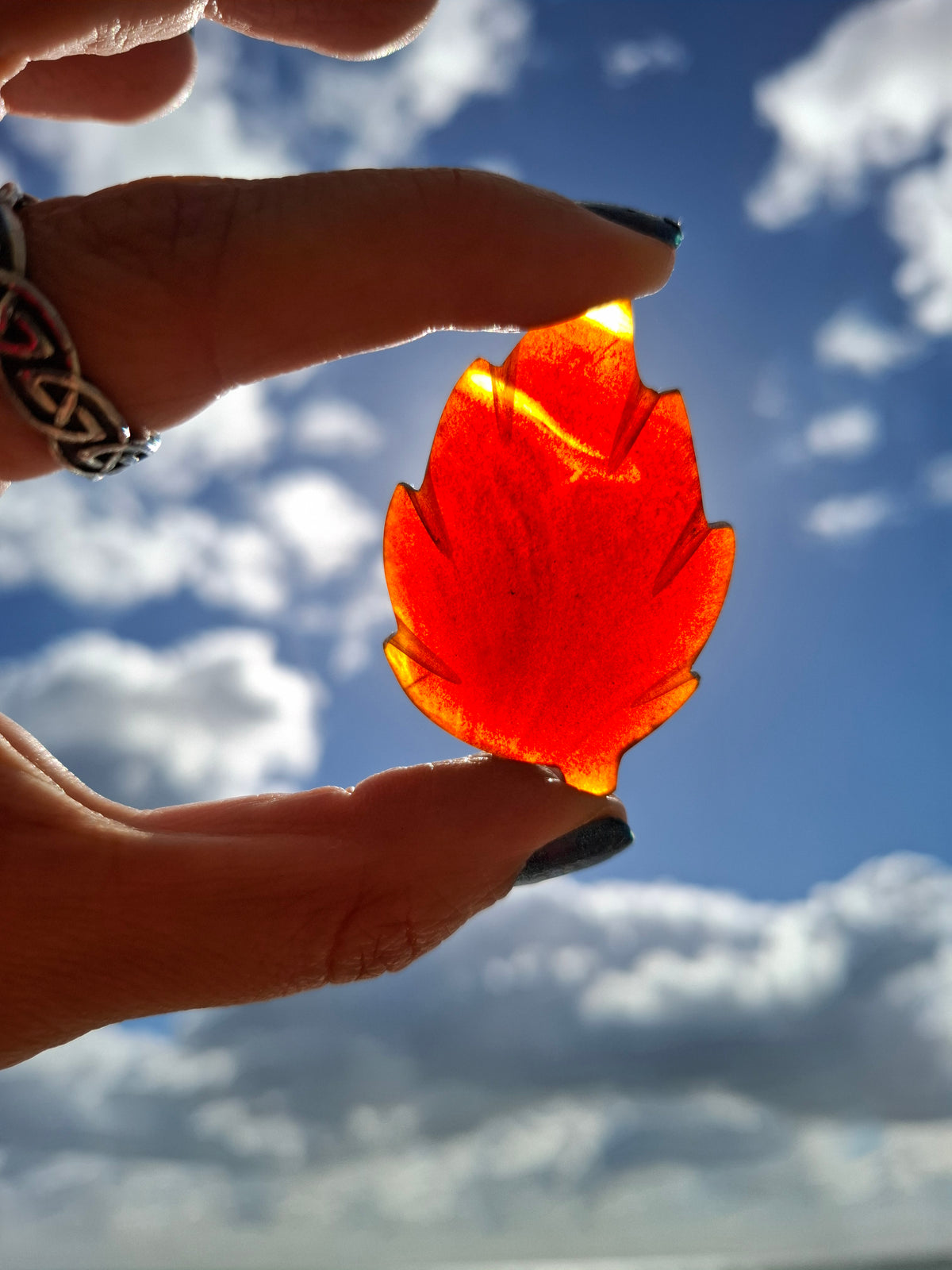 Red Amber Leaf Carving, 8.45g, Fossil (Ref: Leaf1)