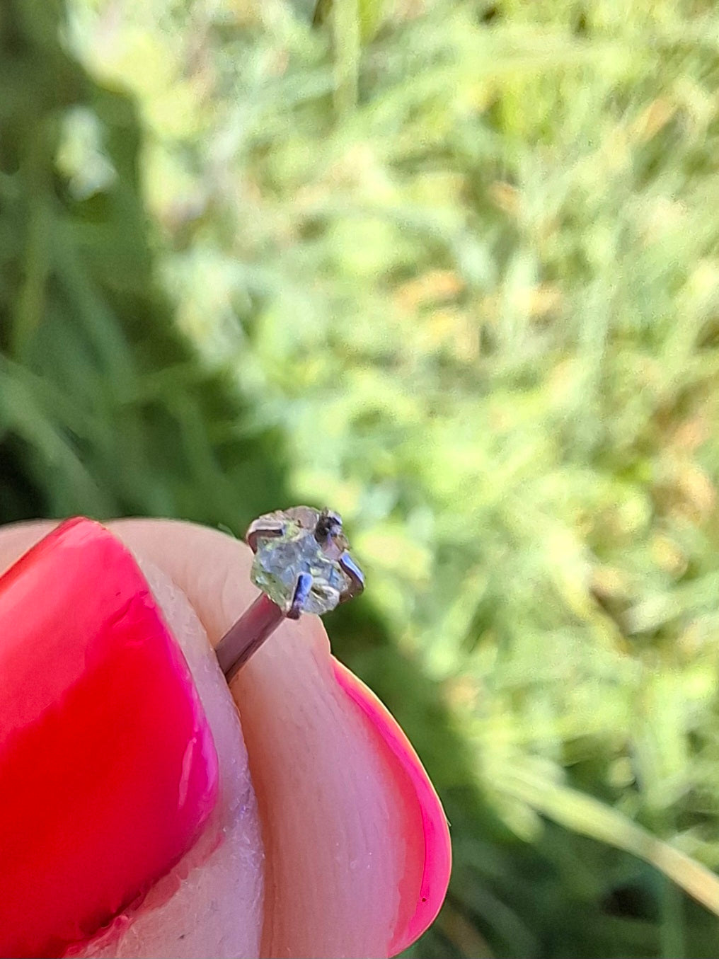 Moldavite (raw) NOSE STUD, 18G, L Shape, Surgical steel, Tektite (Ref: N9)
