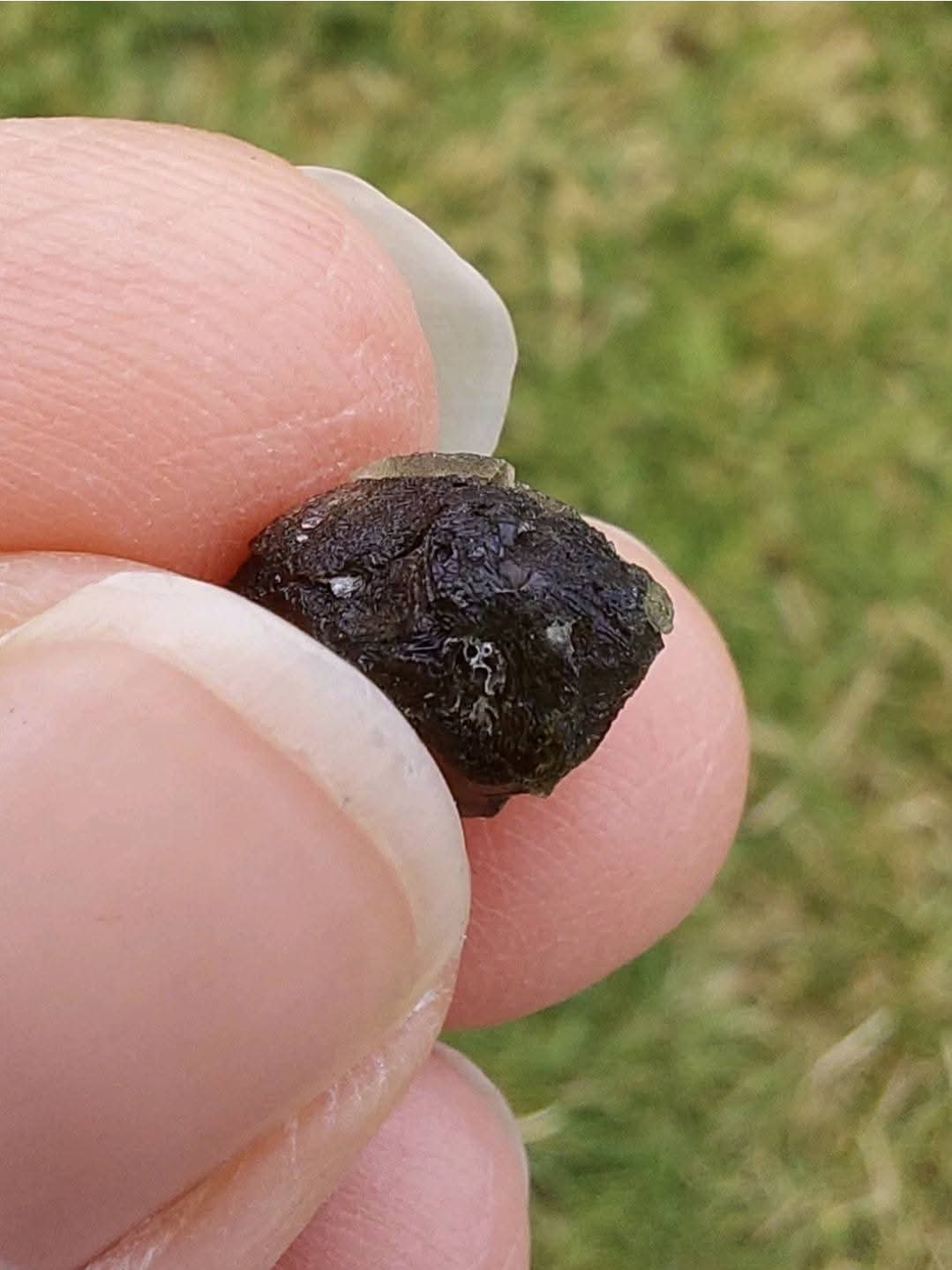 Moldavite Piece, 0.90g, Tektite (Ref: E209)