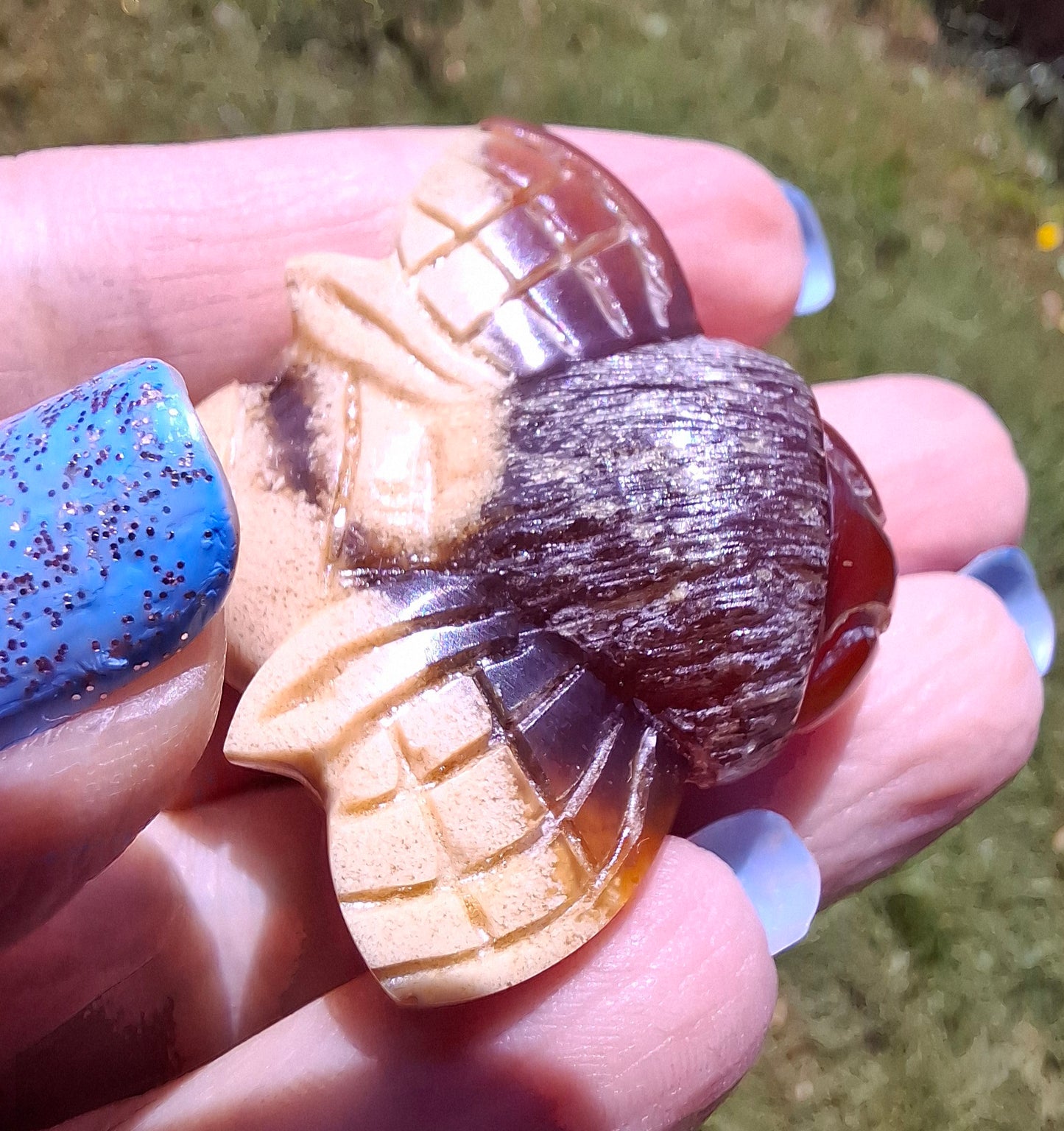 Red Amber Honey Bee Carving, 8.34g, Fossil (Ref: Bee38)