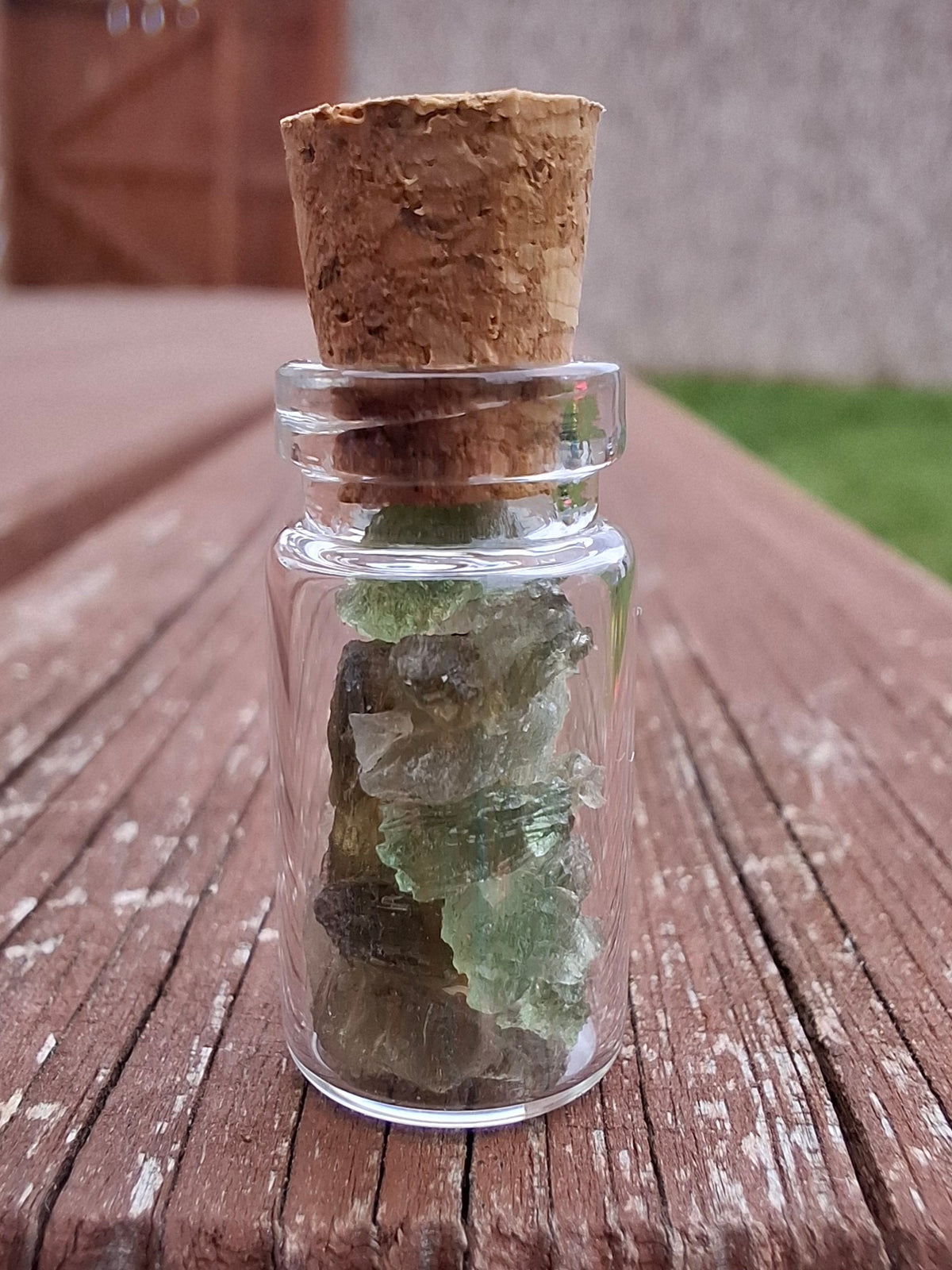 Moldavite Chips (1.00g) in 1ml Bottle, Tektite (Ref: B31)
