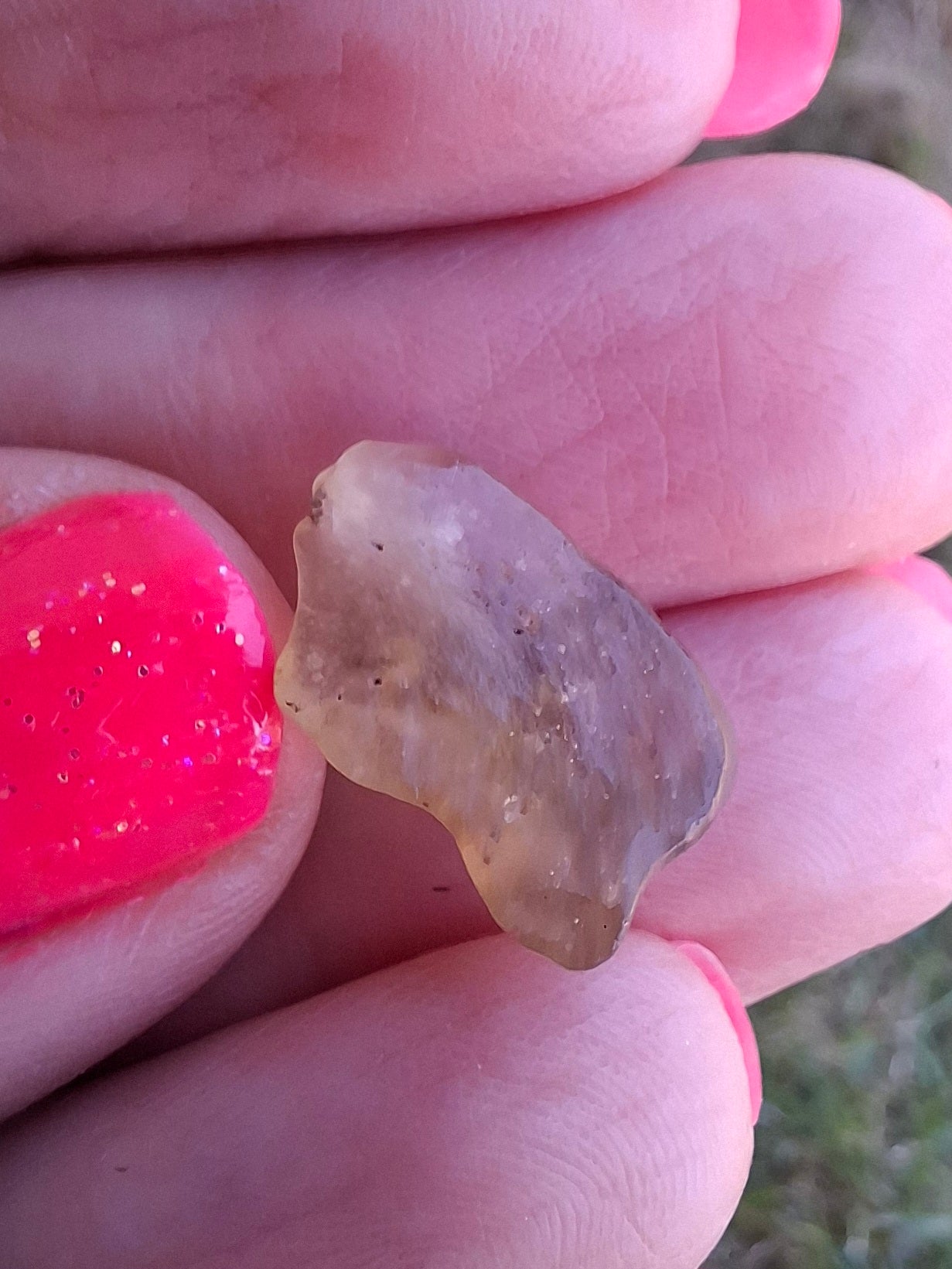 Libyan Desert Glass (darker) Piece, 0.95g, Tektite (Ref: L1363)