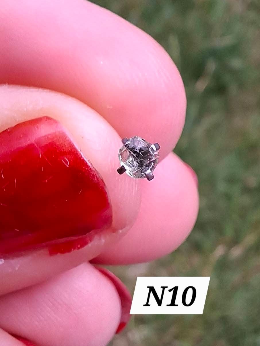 Moldavite (raw) NOSE STUD, 18G, L Shape, Surgical steel, Tektite (Ref: N10)