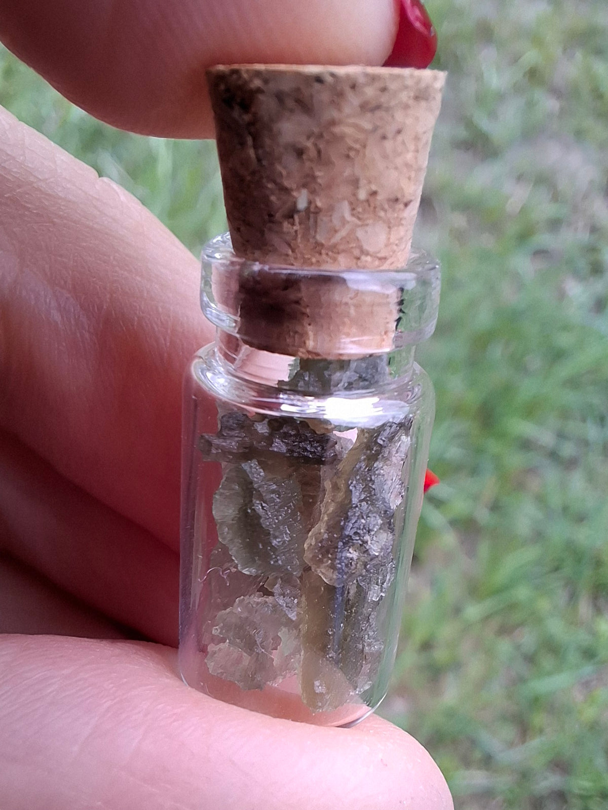 Moldavite Chips (1.00g) in 1ml Bottle, Tektite (Ref: B33)
