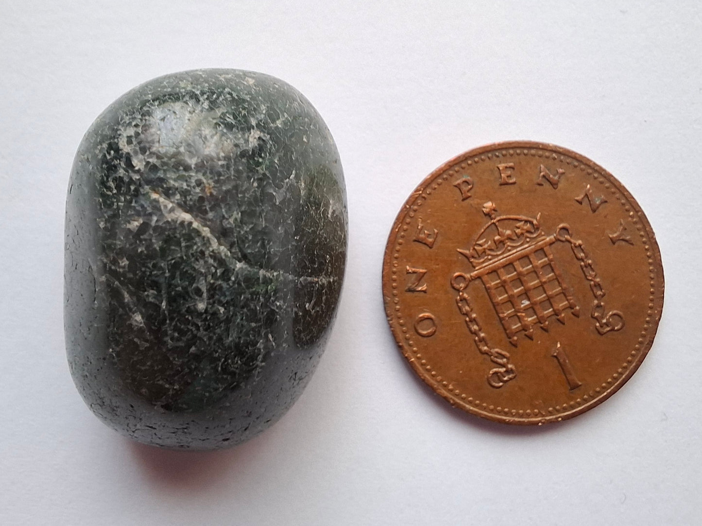 Green Moss Agate, Tumble Stone, Crystal (Ref: T171)