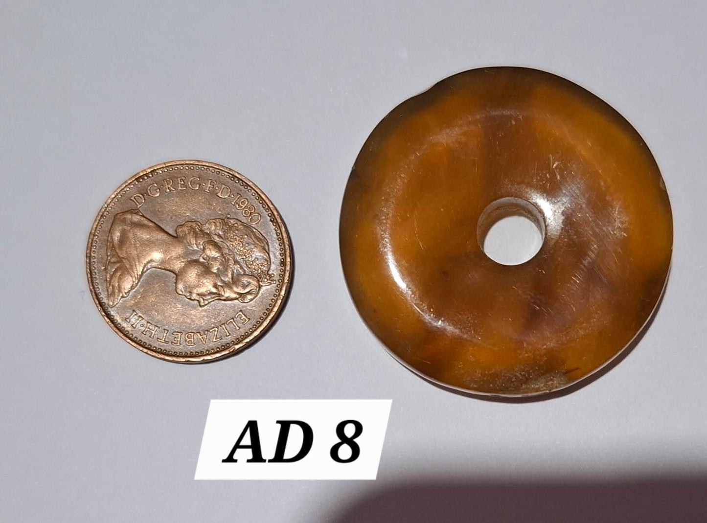 Red Amber Disc/Doughnut carving, Sphere holder, 4.65g, Fossil (Ref: AD8)