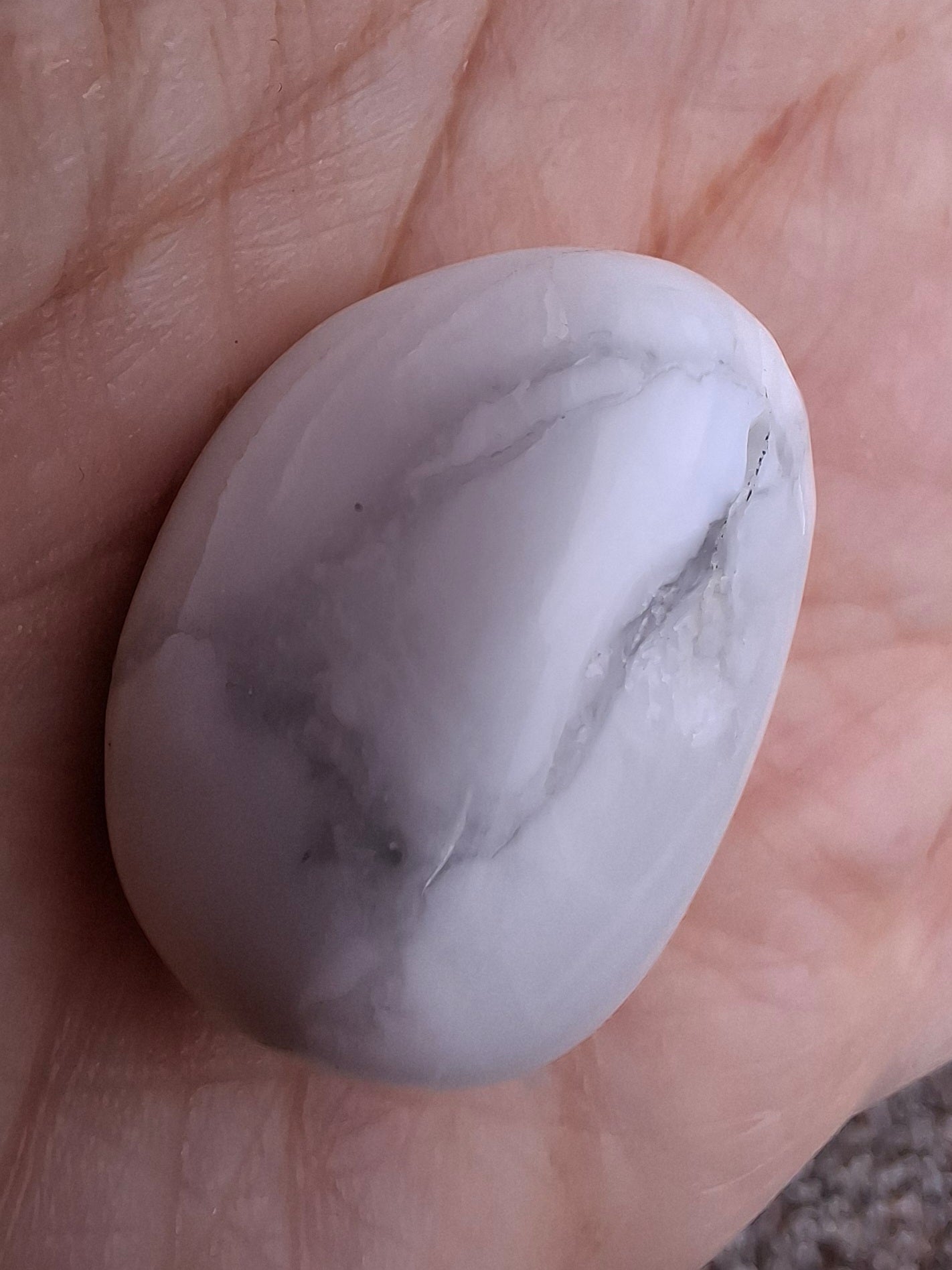 Howlite, Tumble Stone, Crystal (Ref: T37)