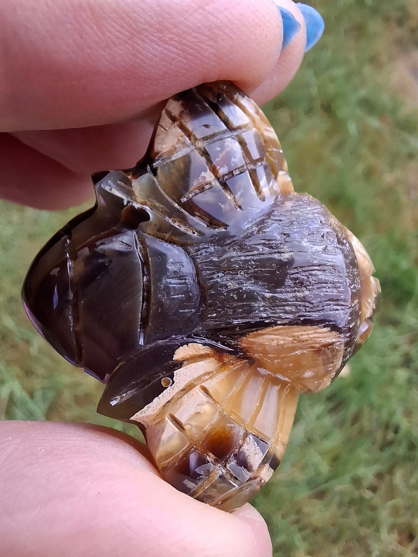 Red Amber Honey Bee Carving, 6.93g, Fossil (Ref: Bee33)