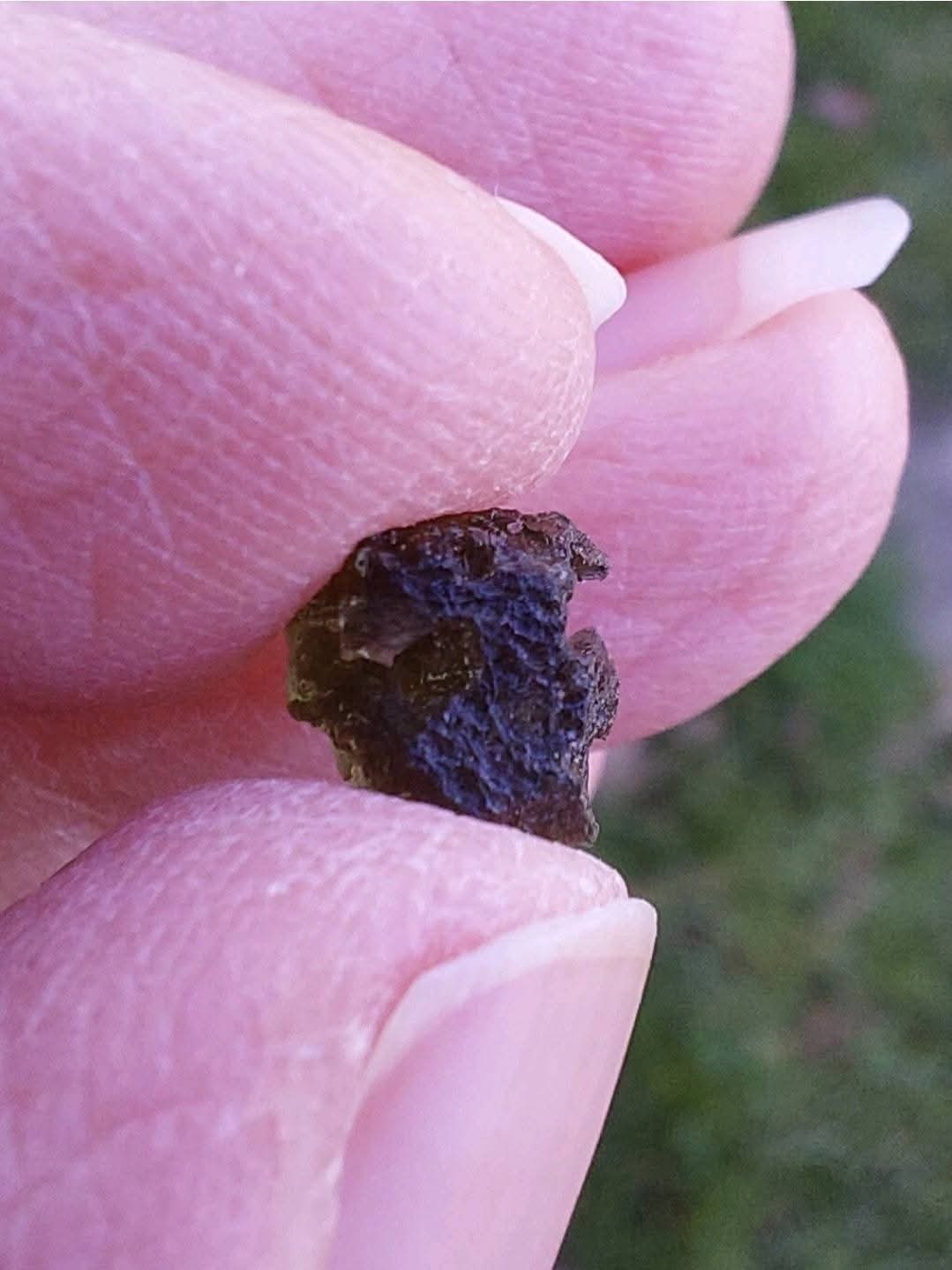 Moldavite Piece, 0.66g, Tektite (Ref: 1010)