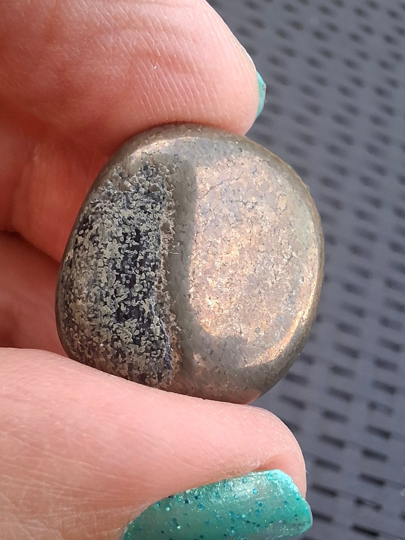 Apache Gold Tumble Stone, Crystal (Ref: T228)