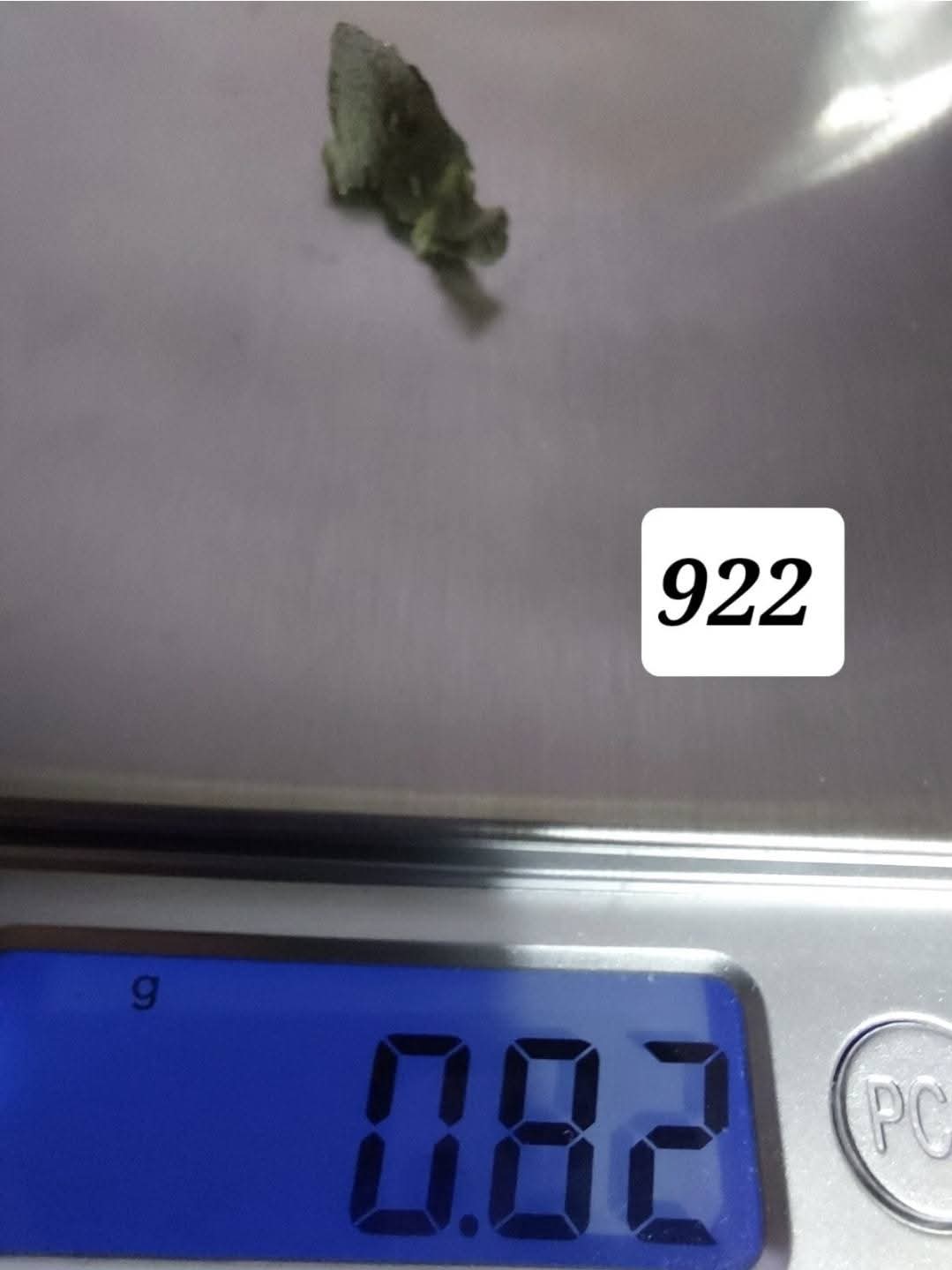 Moldavite Piece, 0.82g, Tektite (Ref: 922)
