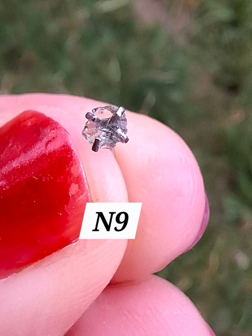Moldavite (raw) NOSE STUD, 18G, L Shape, Surgical steel, Tektite (Ref: N9)