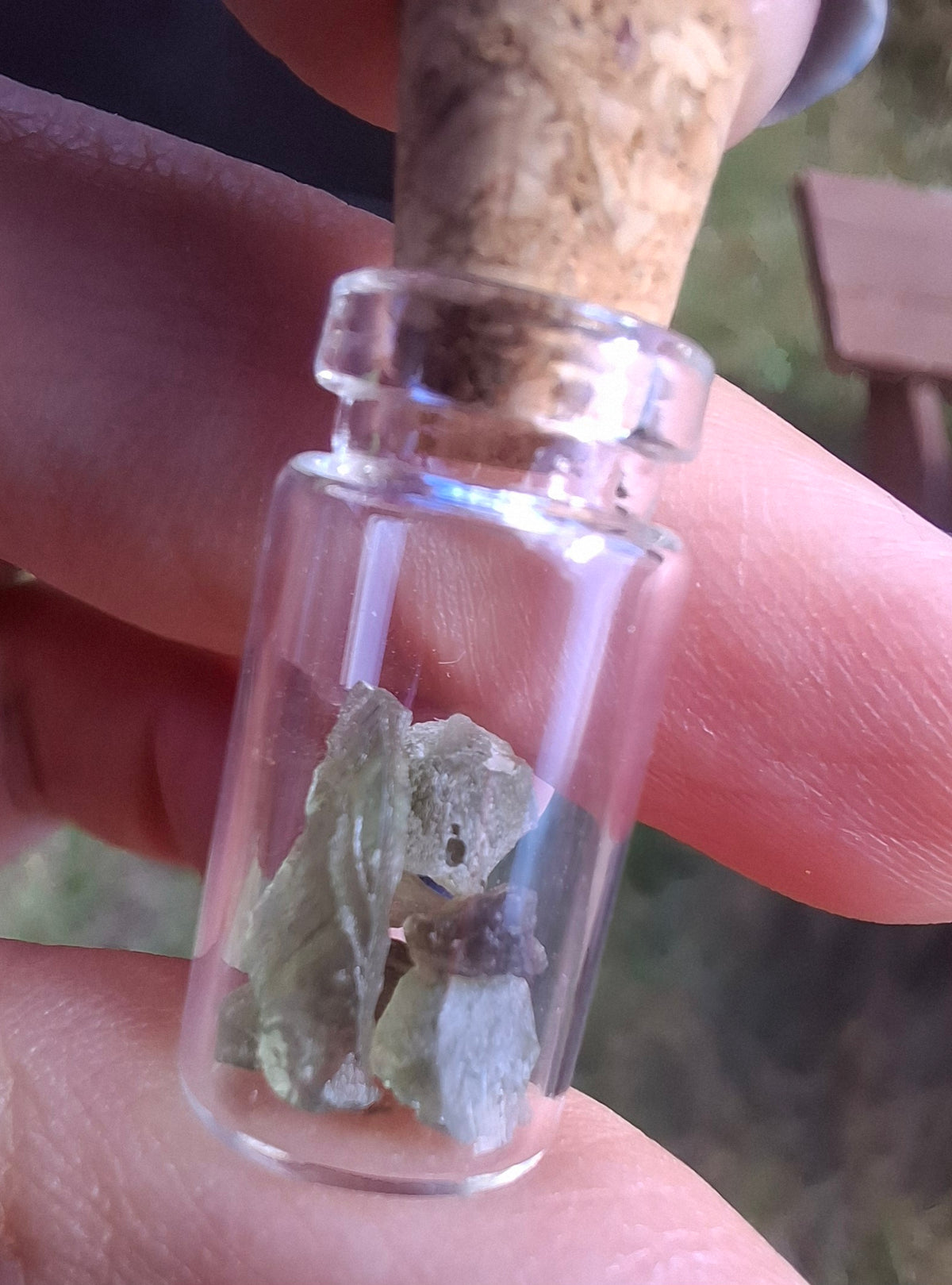 Moldavite chips (0.50g) in 1ml Bottle, Tektite (Ref: B20)