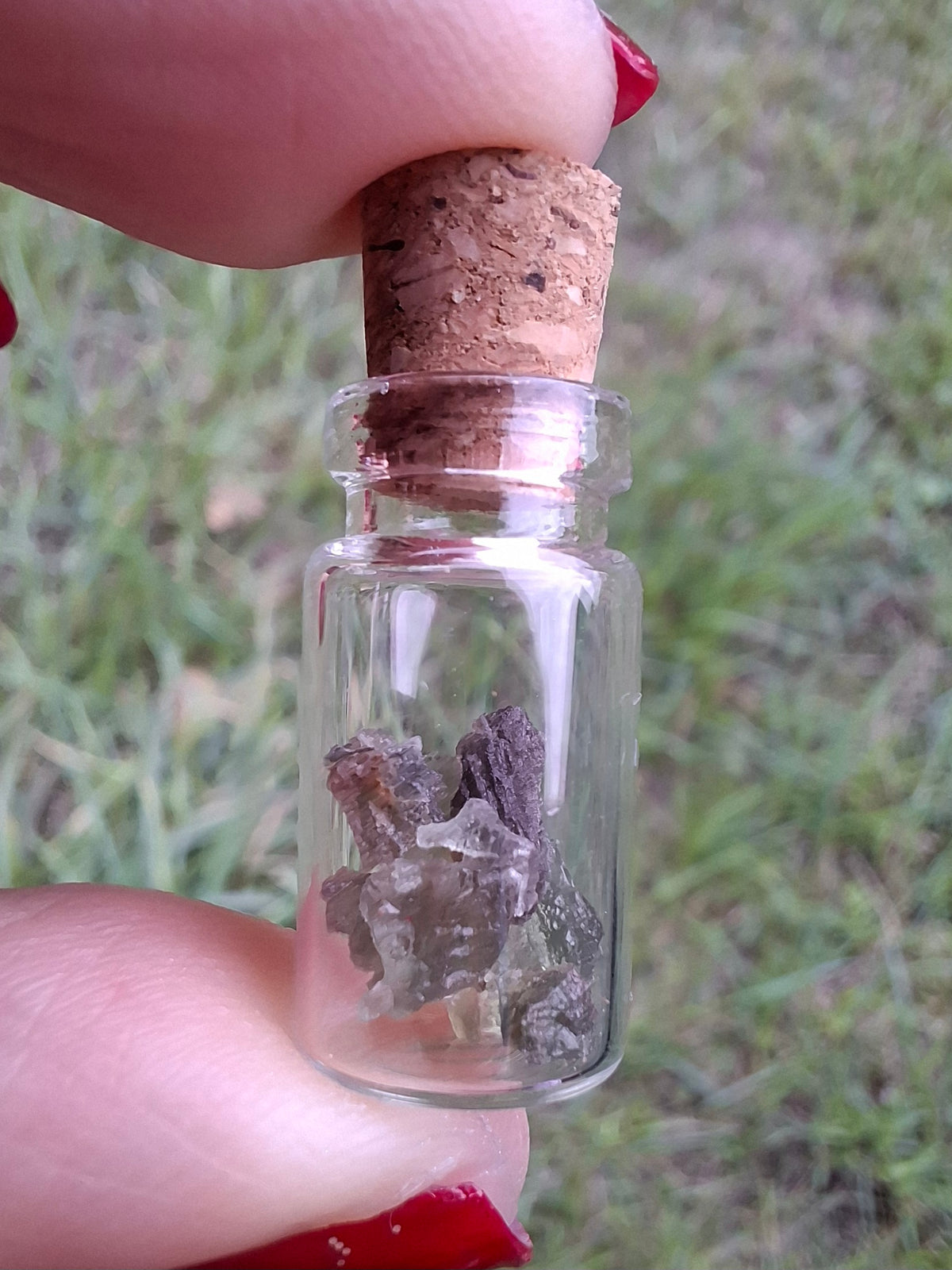 Moldavite Chips (0.50g) in 1ml Bottle, Tektite (Ref: B29)