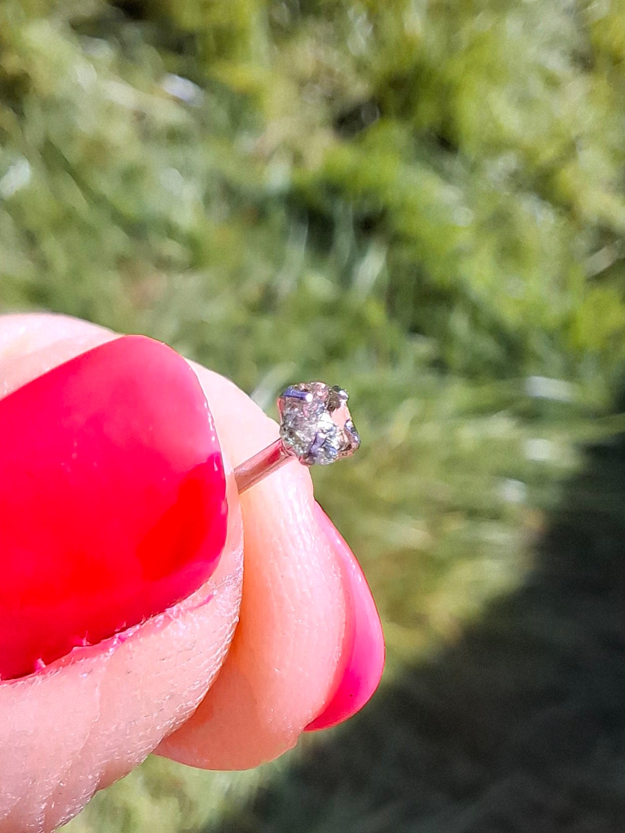 Moldavite (raw) NOSE STUD, 18G, L Shape, Surgical steel, Tektite (Ref: N9)