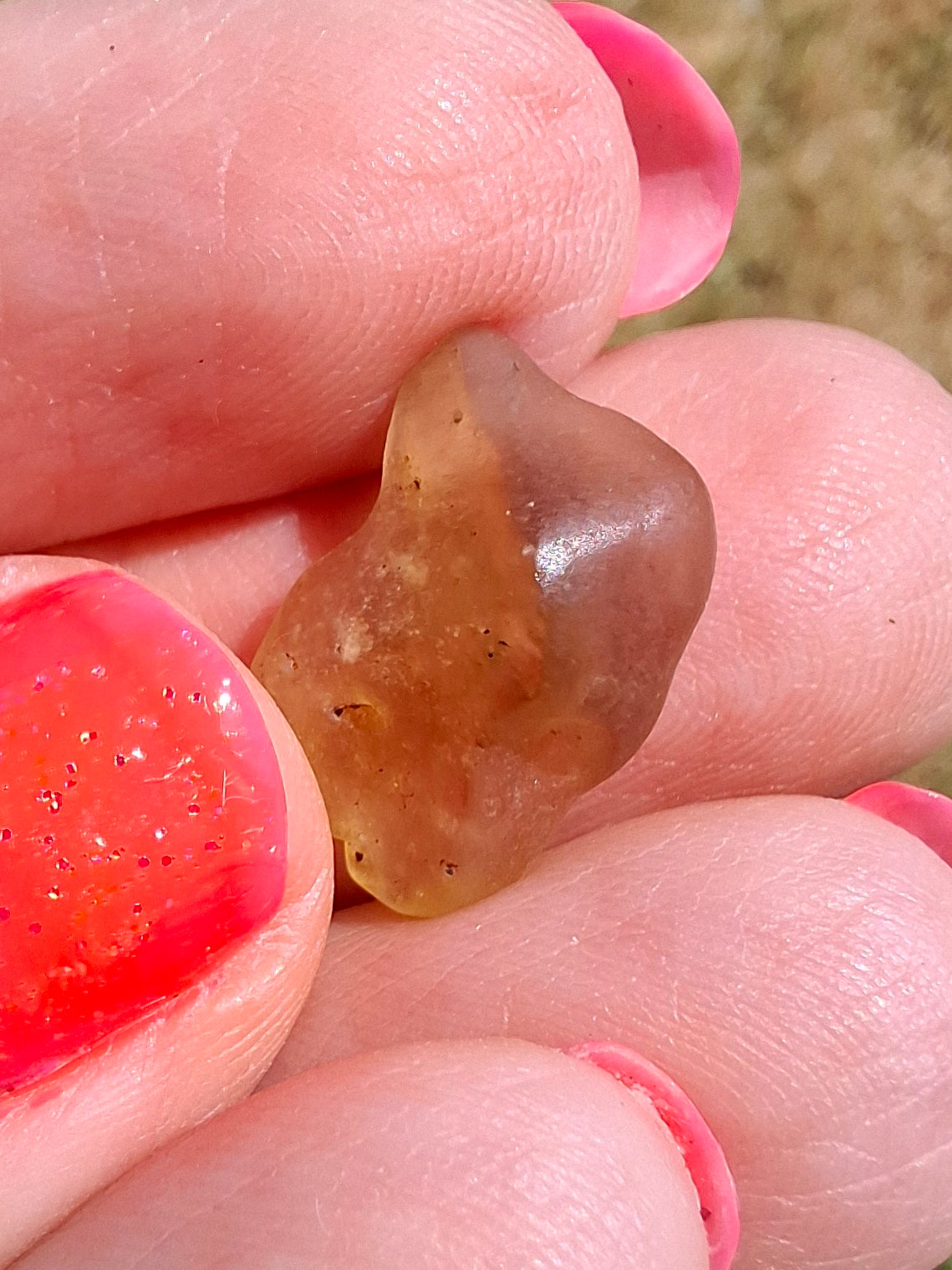 Libyan Desert Glass (darker) Piece, 0.95g, Tektite (Ref: L1363)