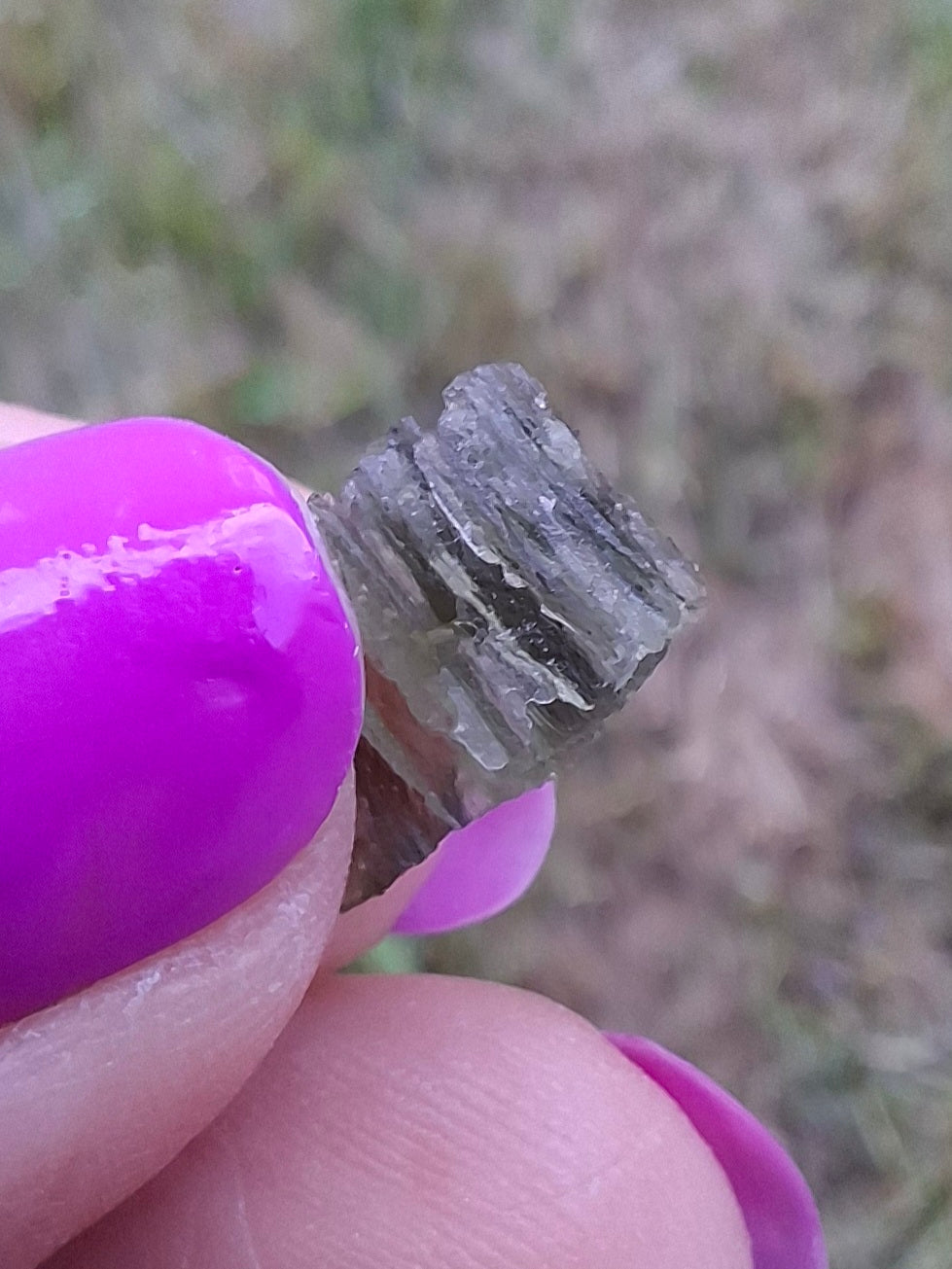 Moldavite Piece, 0.72g, Tektite (Ref: 1438)