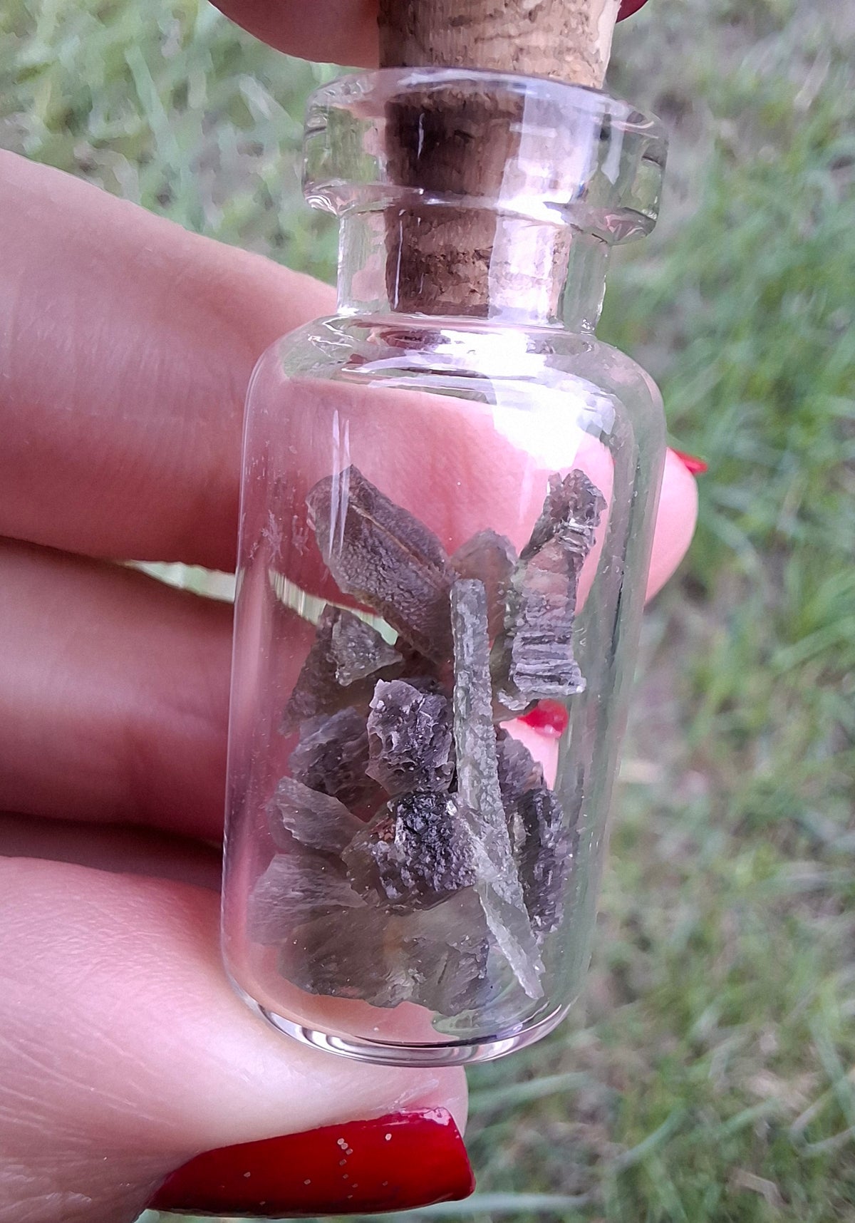 Moldavite Chips (2.00g) in 3ml Bottle, Tektite (Ref: B40)