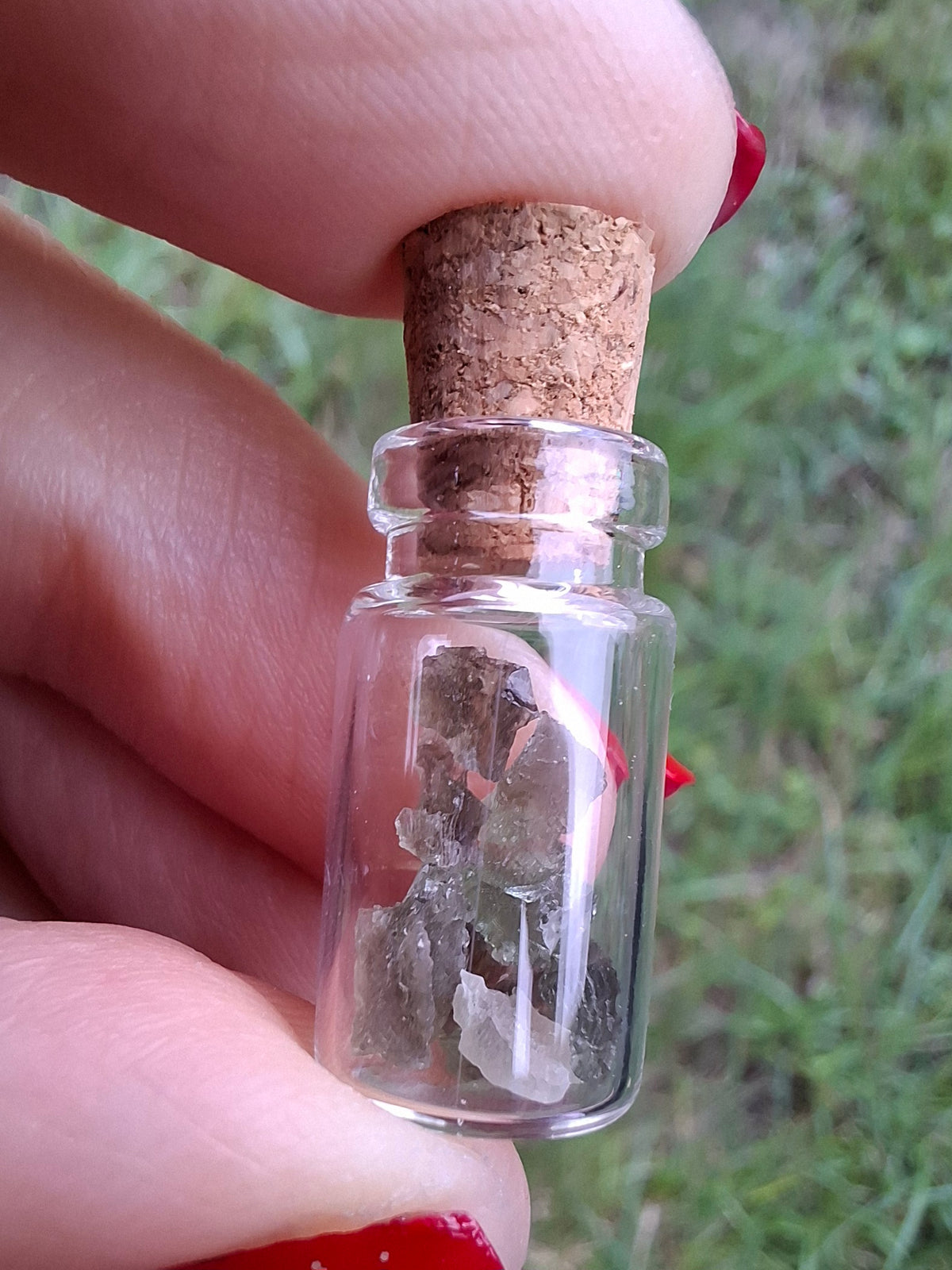 Moldavite Chips (0.50g) in 1ml Bottle, Tektite (Ref: B23)