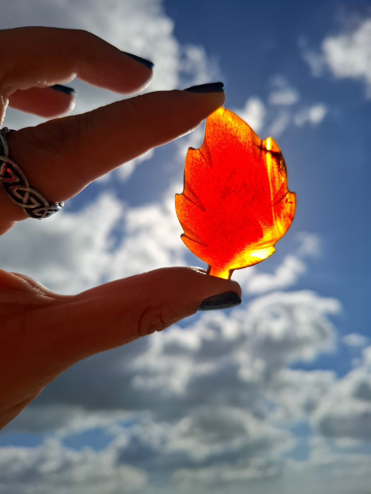 Red Amber Leaf Carving, 7.51g, Fossil (Ref: Leaf12)