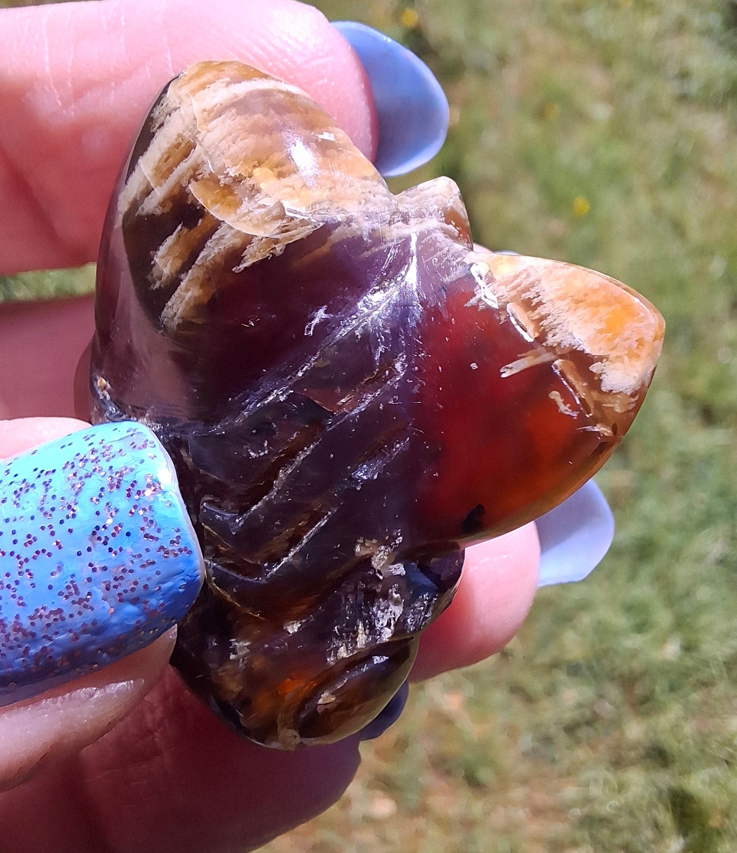 Red Amber Honey Bee Carving, 7.47g, Fossil (Ref: Bee37)