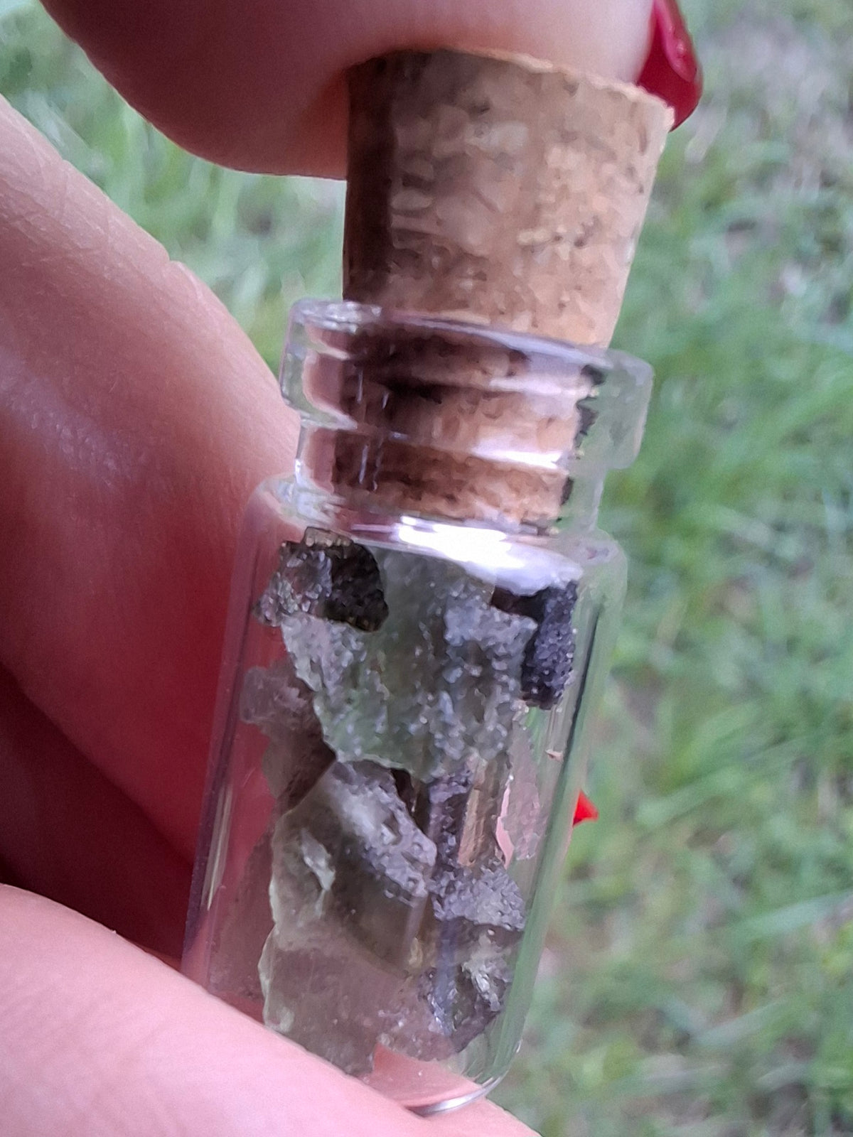 Moldavite Chips (1.00g) in 1ml Bottle, Tektite (Ref: B35)
