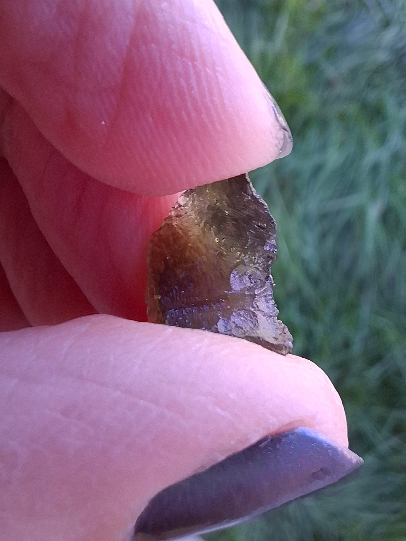 Moldavite Piece, 0.81g, Tektite (Ref: 1400)