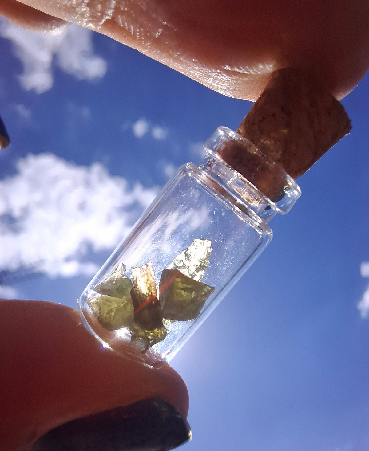 Moldavite chips (0.50g) in 1ml Bottle, Tektite (Ref: B20)
