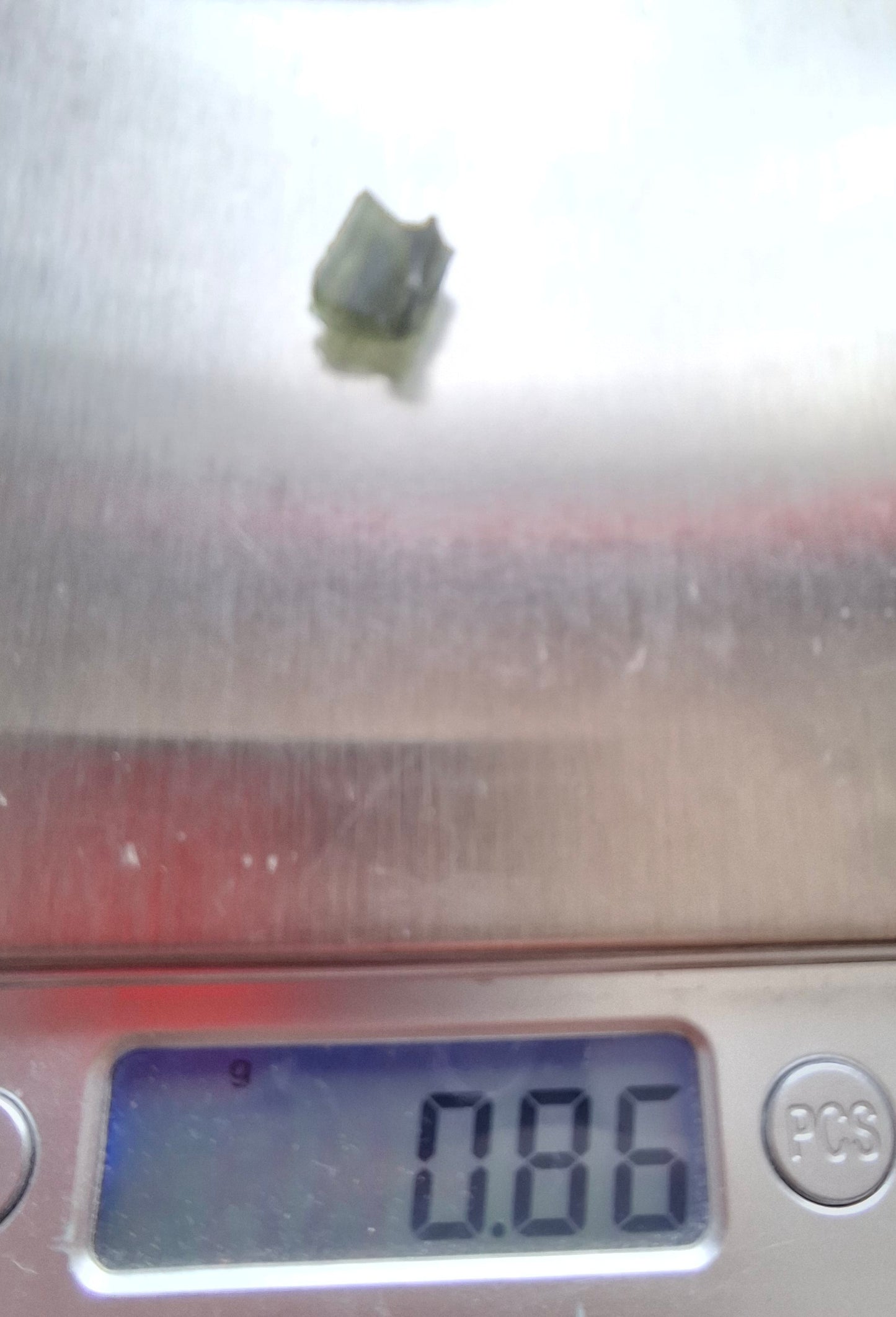 Moldavite Piece, 0.86g, Tektite (Ref: 1406)