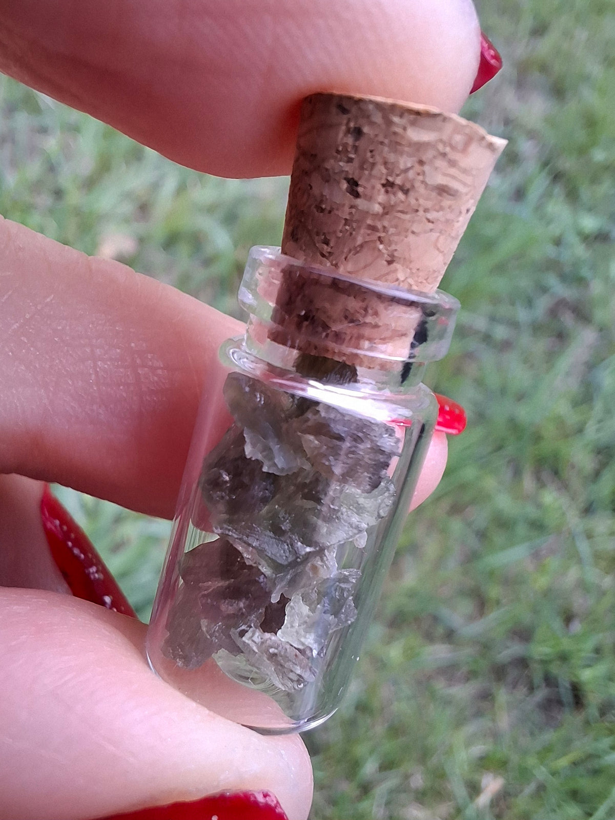 Moldavite Chips (1.00g) in 1ml Bottle, Tektite (Ref: B39)