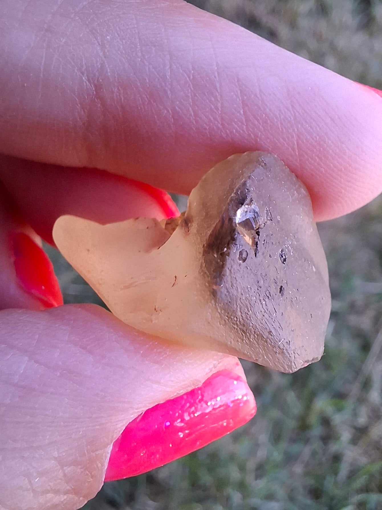 Libyan Desert Glass (darker) Piece, 7.00g, Tektite (Ref: L1373)