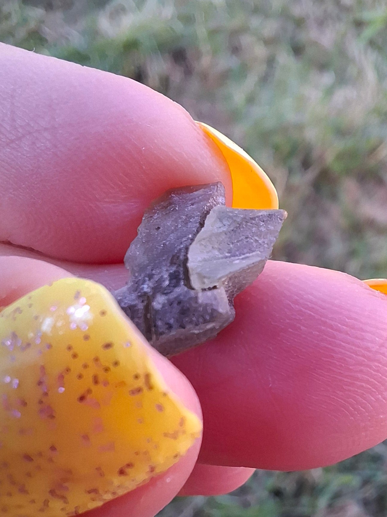 Moldavite Piece, 0.75g, Tektite (Ref: 1483)