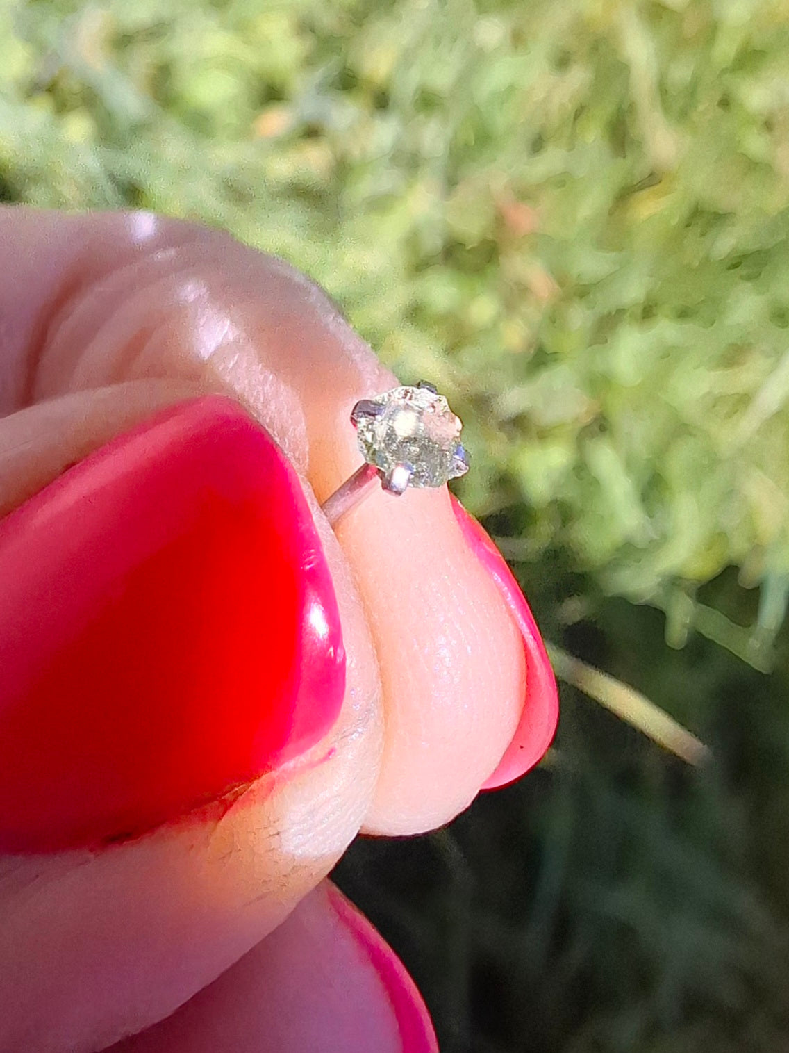 Moldavite (raw) NOSE STUD, 20G, L shape, Surgical steel, Tektite (Ref: N6)