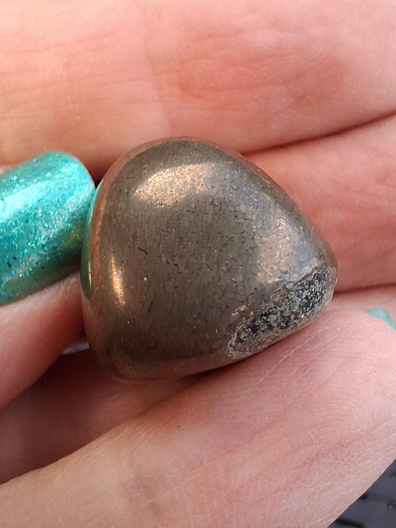 Apache Gold Tumble Stone, Crystal (Ref: T228)