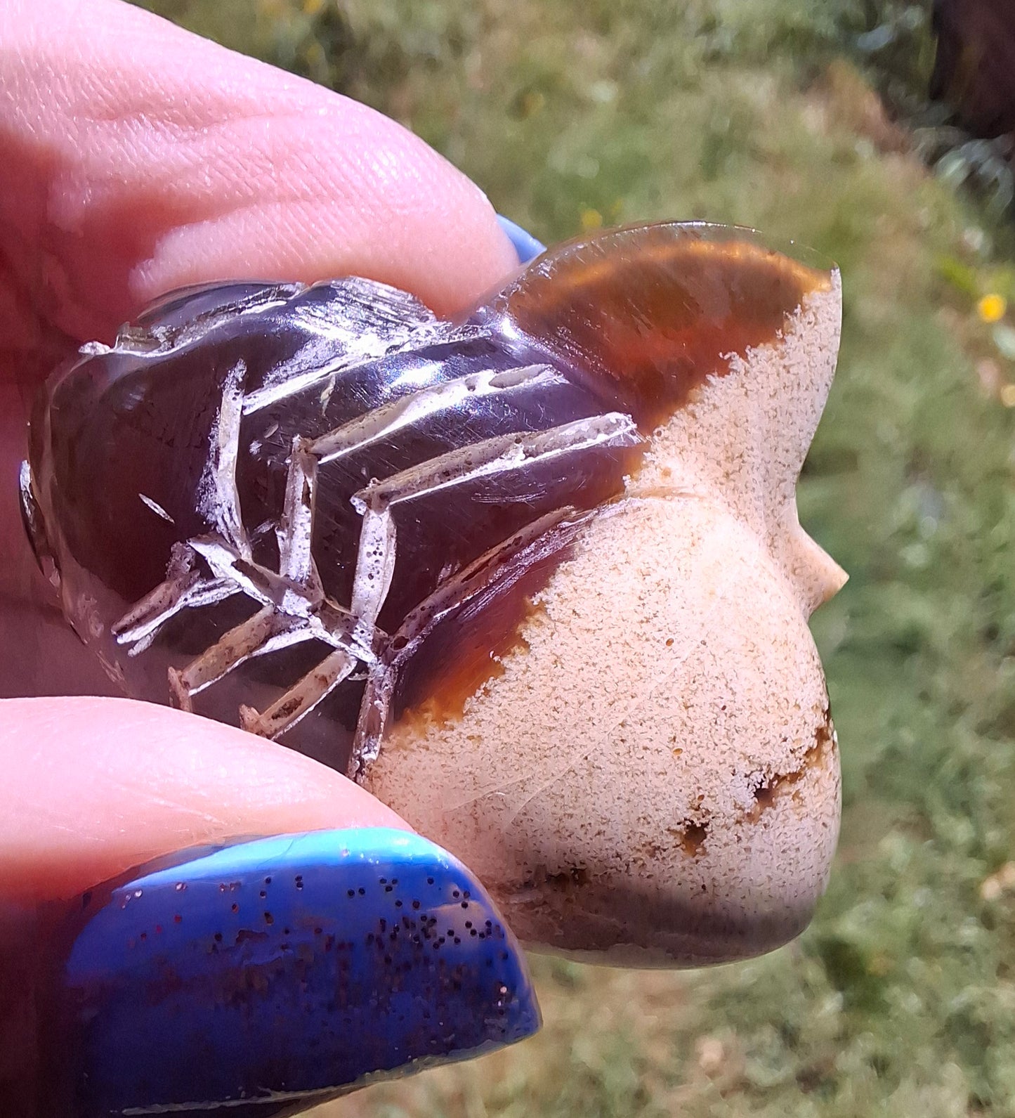 Red Amber Honey Bee Carving, 8.34g, Fossil (Ref: Bee38)