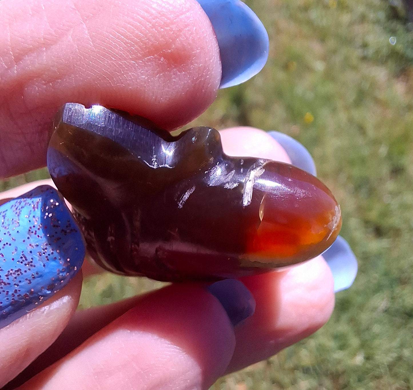 Red Amber Honey Bee Carving, 7.47g, Fossil (Ref: Bee37)