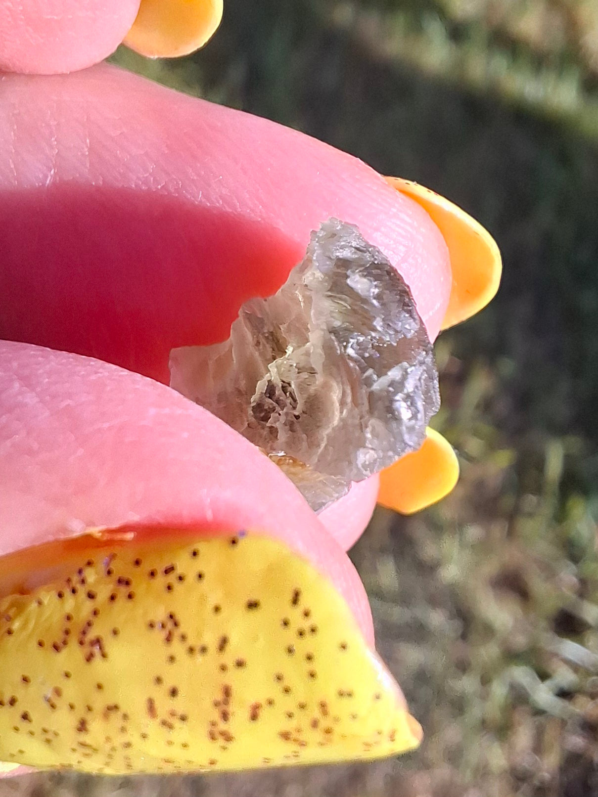 Moldavite Piece, 0.68g, Tektite (Ref: 1481)