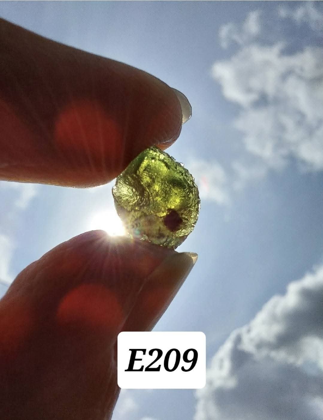 Moldavite Piece, 0.90g, Tektite (Ref: E209)