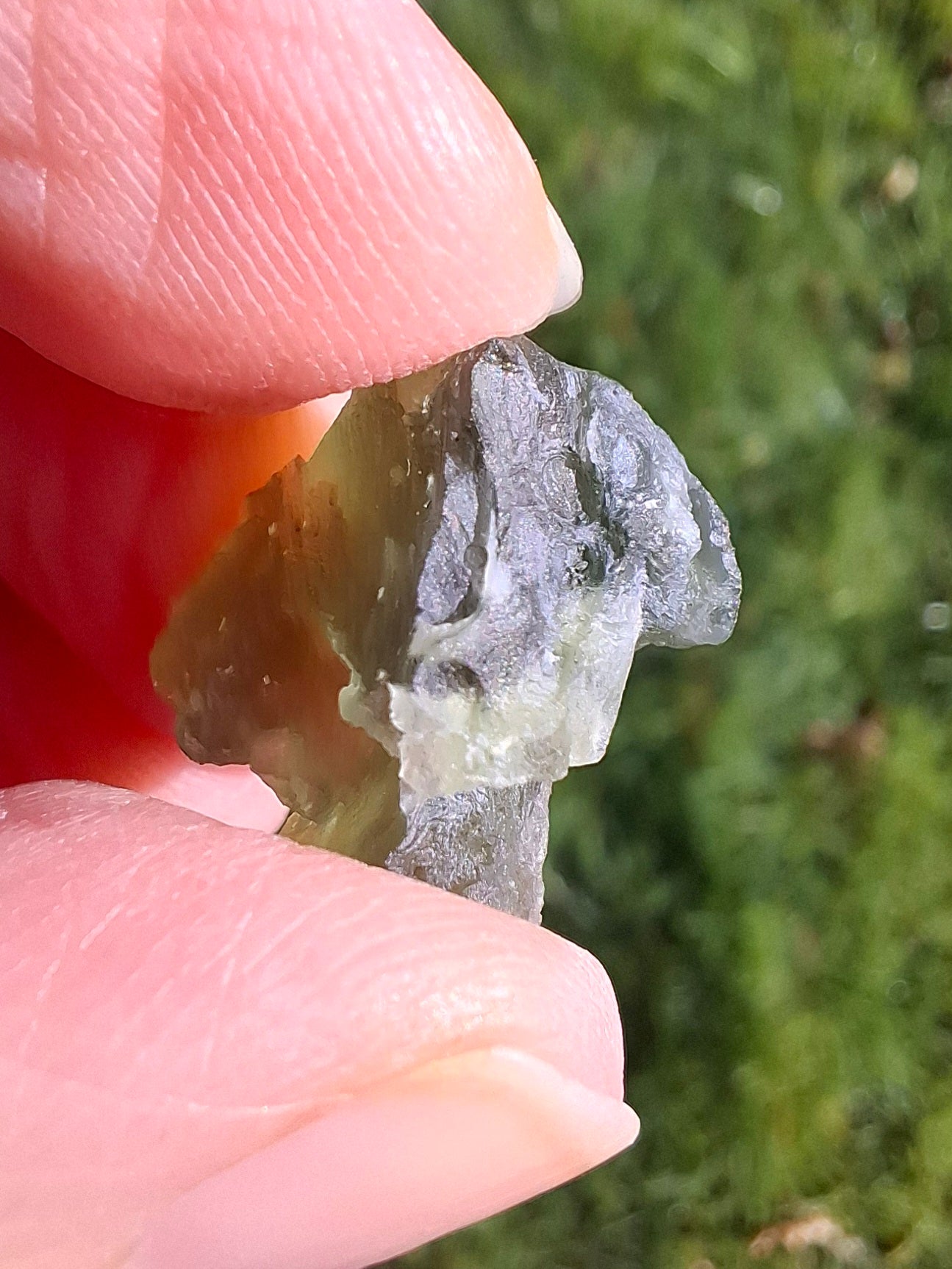 Moldavite Piece, 1.90g, Tektite (Ref: 1340)