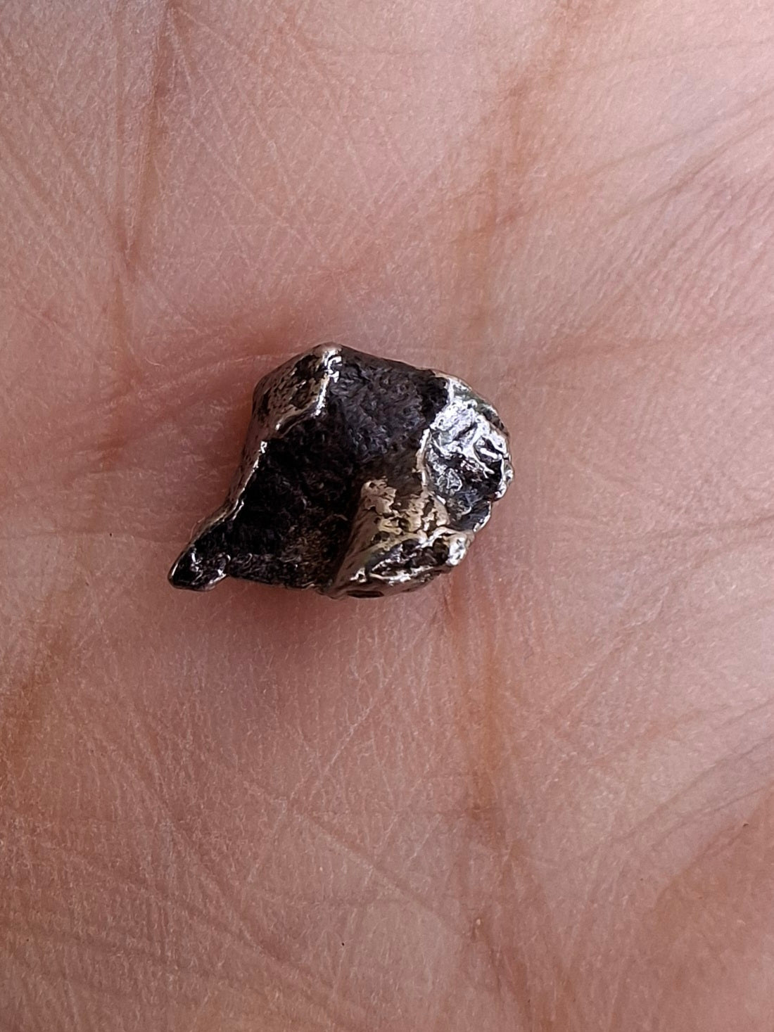 Campo del Cielo, 0.91g, Nickel Iron Meteorite (Ref: C1)