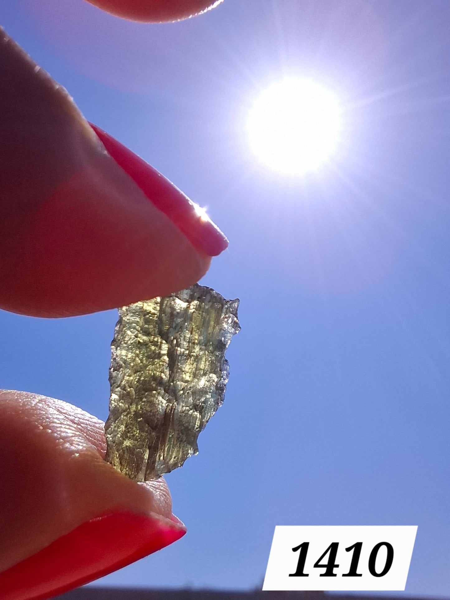 Moldavite Piece, 0.65g, Tektite (Ref: 1410)
